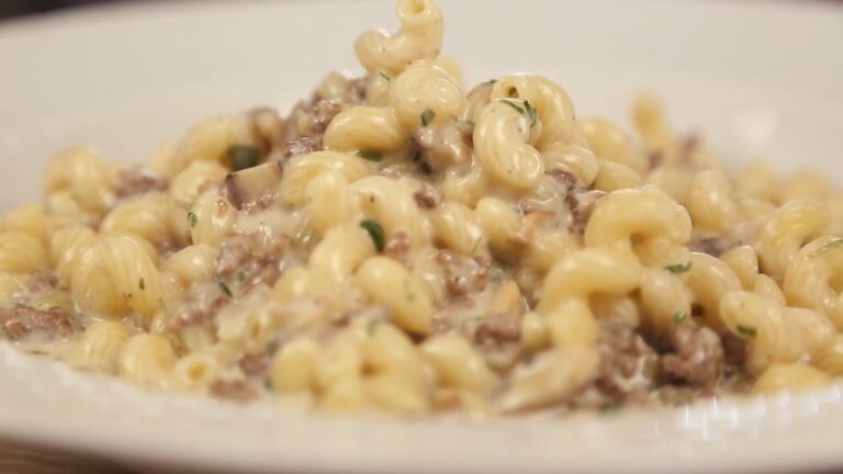 Pasta with minced meat and mushrooms